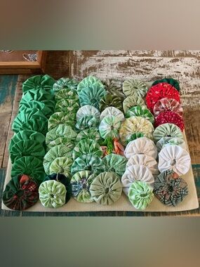 Handmade vintage Fabric Yo-Yo Quilt Pieces, total of 50!